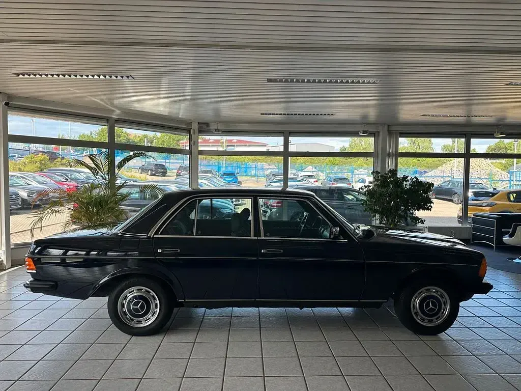 Gebraucht Mercedes 200 109 PS (80 kW) 1982 Blau Limousine