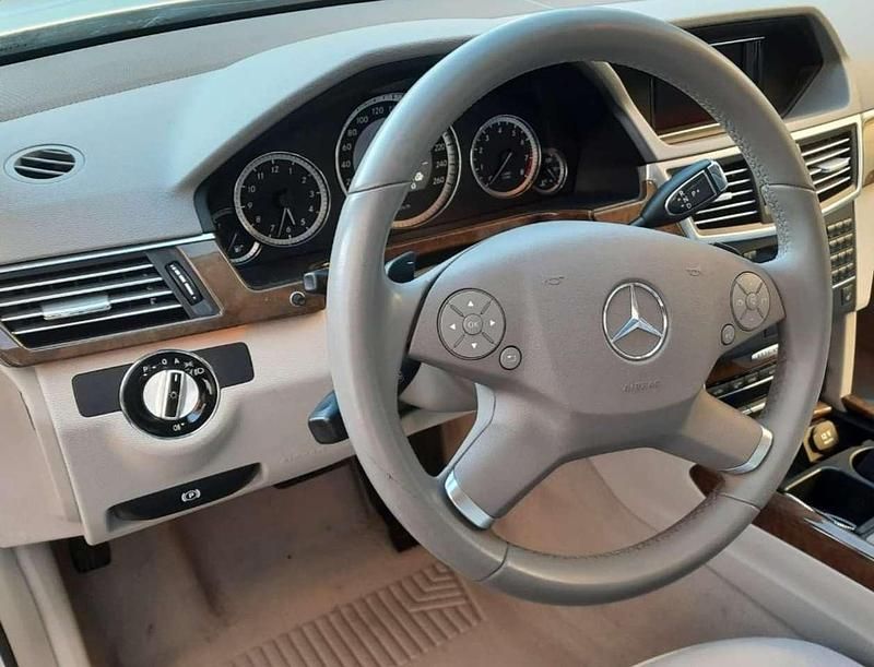 Gebraucht Mercedes E350 292 PS (214 kW) 2009 Silber Limousine