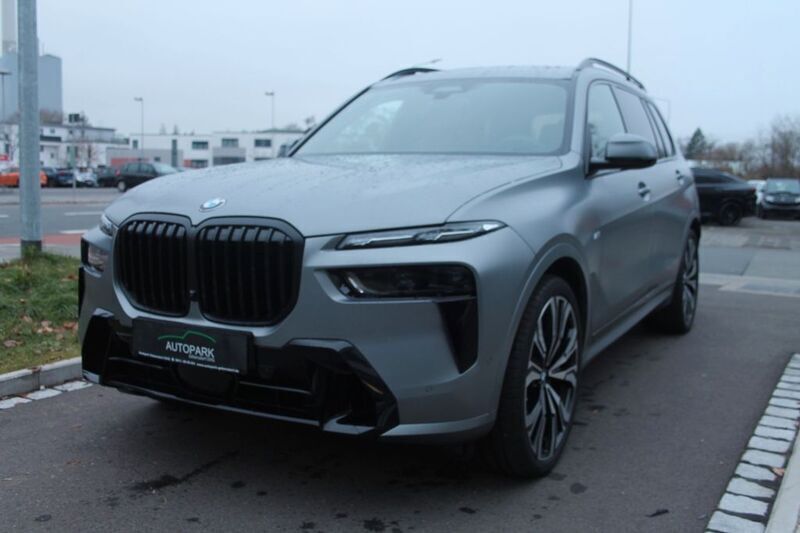 Grau Gebraucht 2024 BMW X7 M Sport SUV | 122.900 € - Bild 1/4