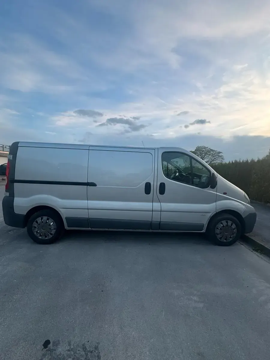 Second-hand Opel Vivaro 114 CP (83 kW) 2012 Gri Monovolum