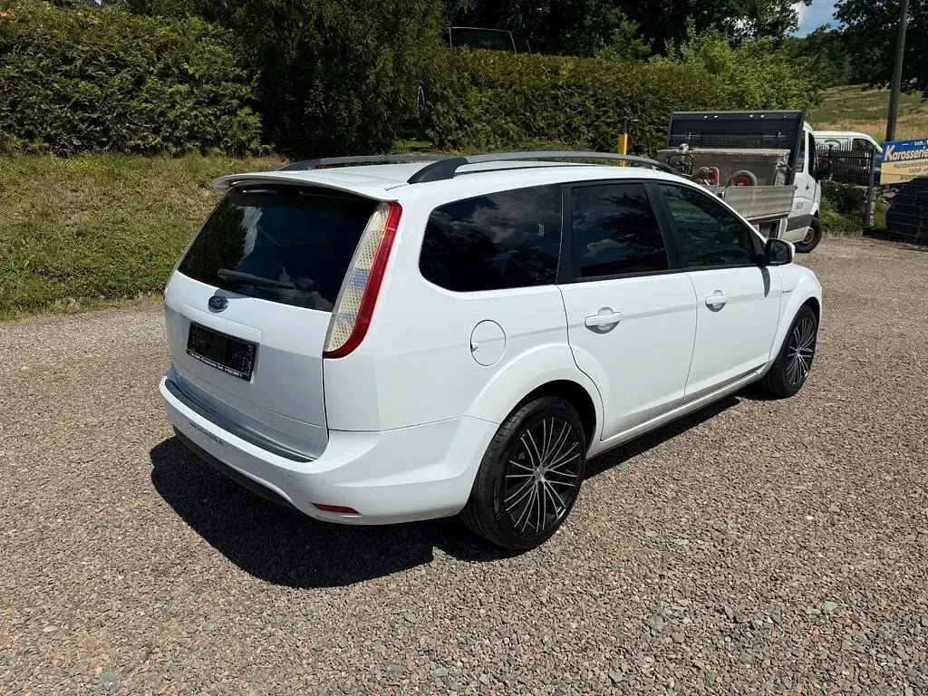Gebraucht Ford Focus 125 PS (91 kW) 2008 Weiß Limousine