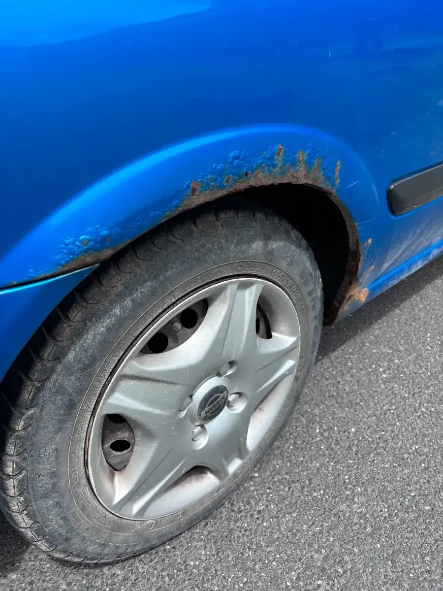 Gebraucht Nissan Almera 90 PS (66 kW) 2001 Blau Kleinwagen