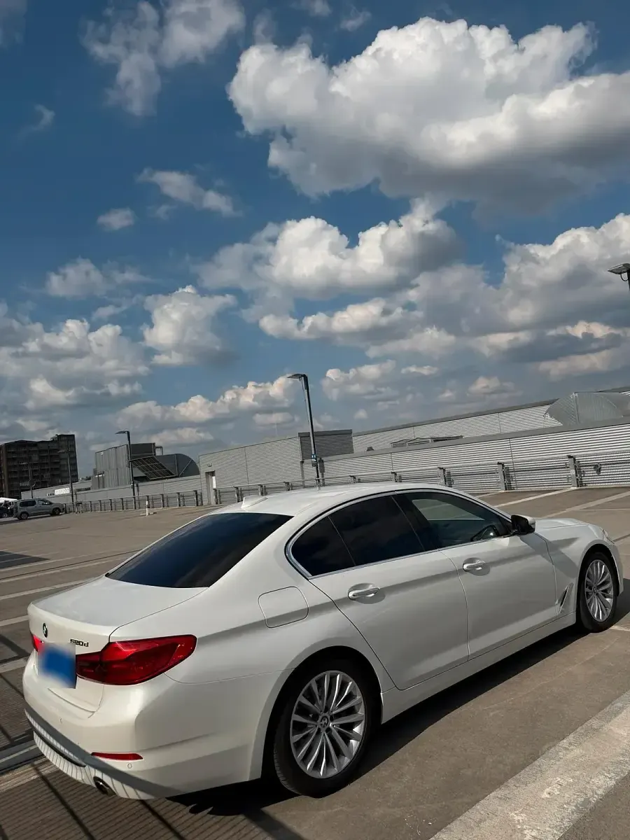 Gebraucht BMW 520 Luxury Line 190 PS (139 kW) 2018 Weiß Limousine