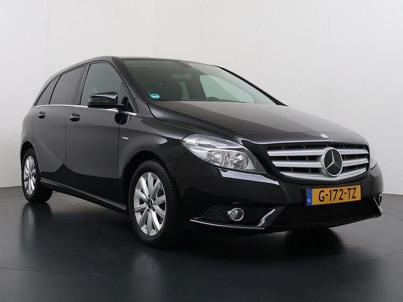 Gebraucht Mercedes B180 122 PS (89 kW) 2012 Schwarz Van / Kleinbus