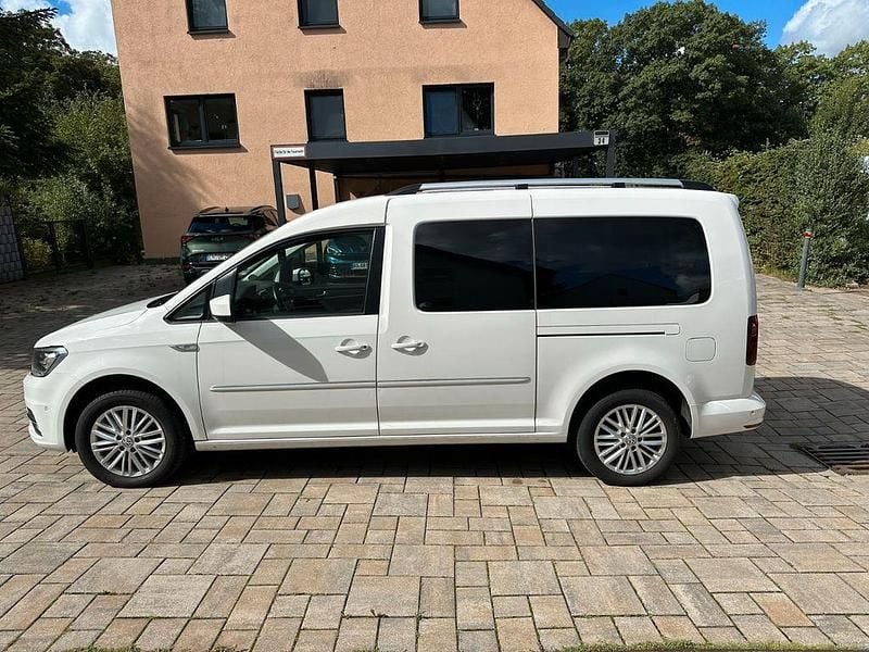Używany VW Caddy Maxi Highline 102 KM (75 kW) 2018 Biały Minivan