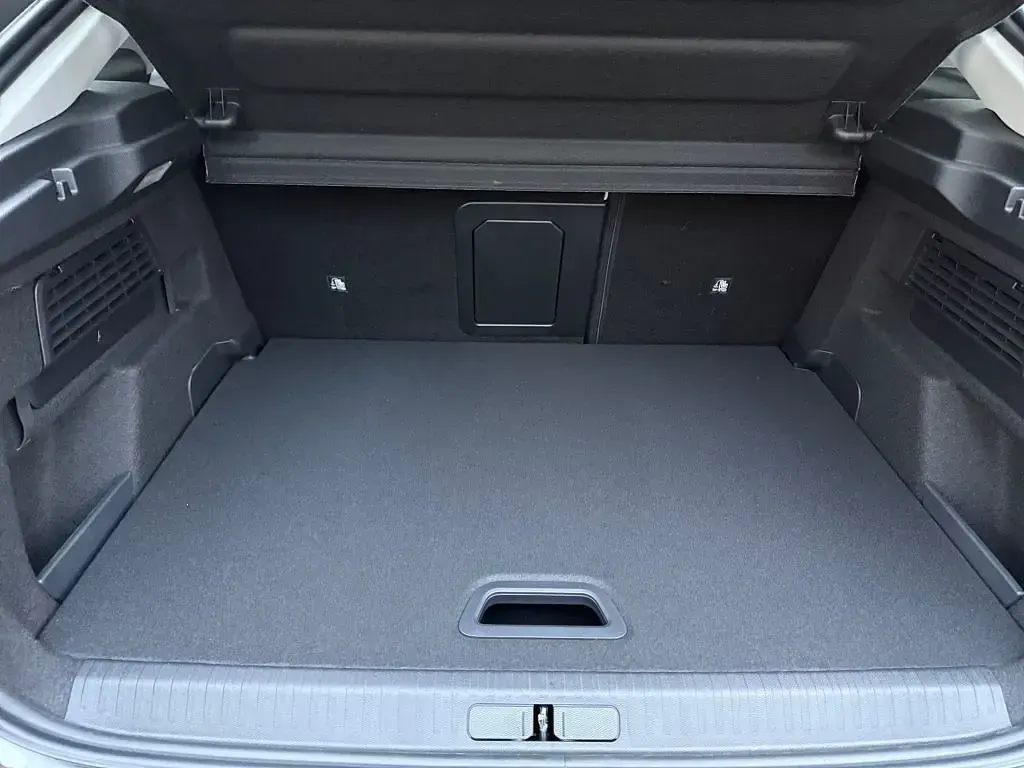 Neu Citroën C4 136 PS (100 kW) 2026 Perlaneraschwarz metallic SUV