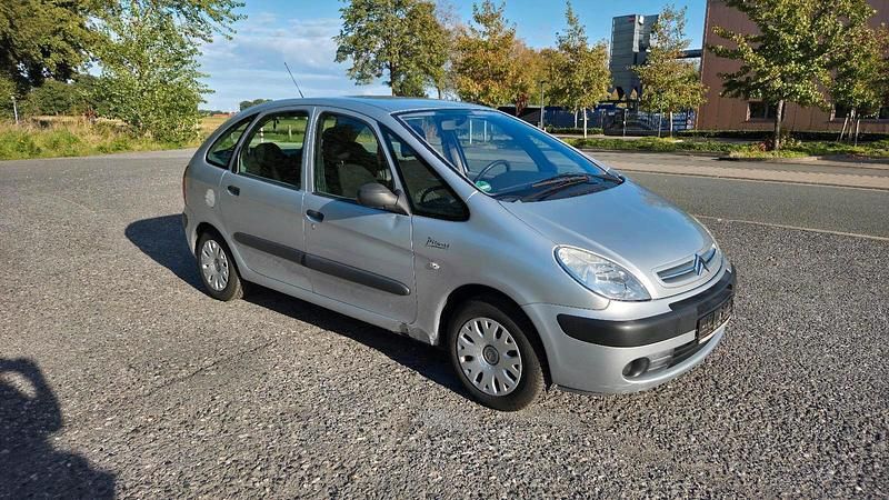 Silber Gebraucht 2005 Citroën Xsara Picasso Van / Kleinbus | 2.749 € (Fairer Preis) - Bild 1/4