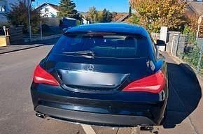 Gebraucht Mercedes CLA180 Shooting Brake 122 PS (89 kW) 2016 Schwarz Kombi