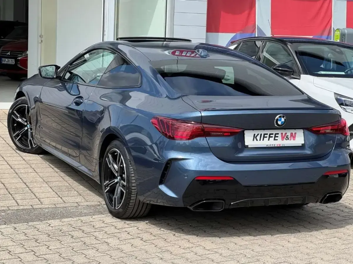 Gebraucht BMW 440 340 PS (250 kW) 2024 Arctic race blue metallic Coupé