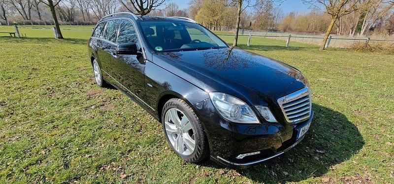 Gebraucht Mercedes E350 Elegance 292 PS (214 kW) 2011 Schwarz Limousine