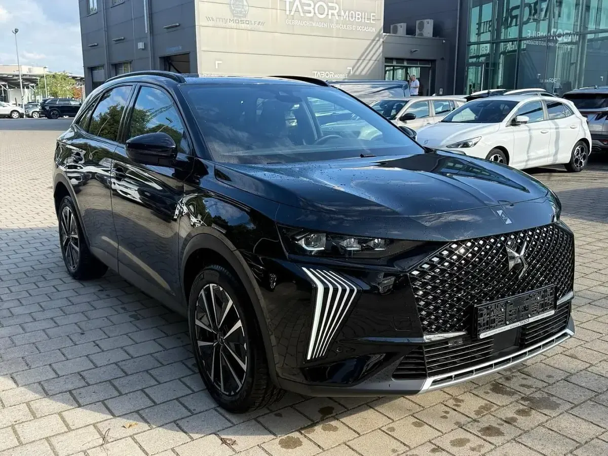 Neu DS Automobiles DS7 Crossback 131 PS (96 kW) 2025 Perla nera schwarz metallic SUV