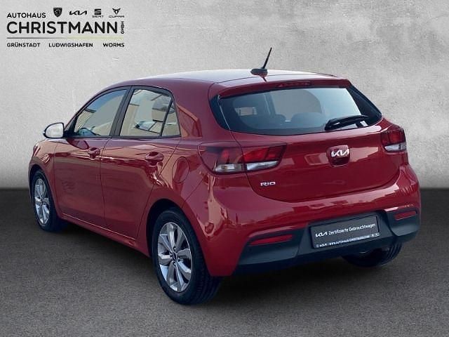 Gebraucht Kia Rio Vision 101 PS (74 kW) 2023 Signalrot Limousine