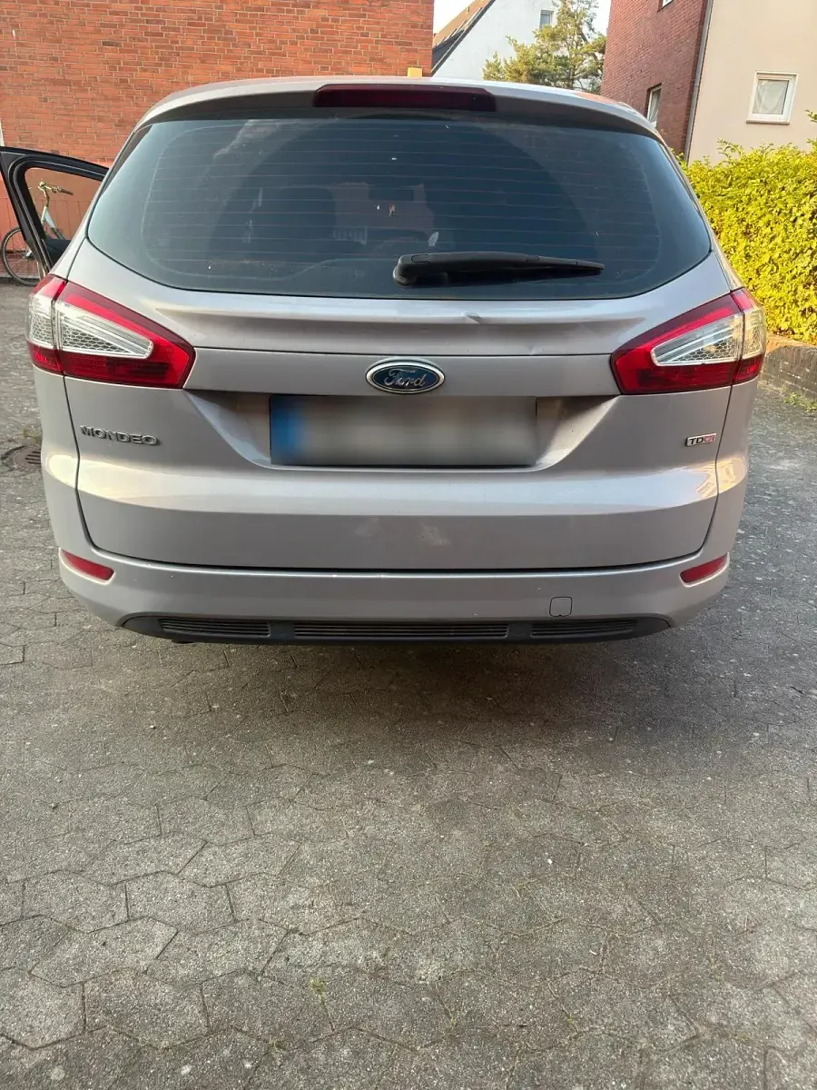 Gebraucht Ford Mondeo 140 PS (102 kW) 2010 Silber Kombi