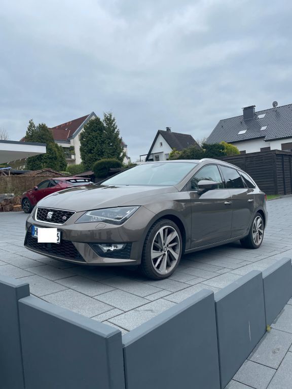 Braun Gebraucht 2016 Seat Leon ST FR Kombi | 15.200 € (Etwas zu teuer) - Bild 1/4
