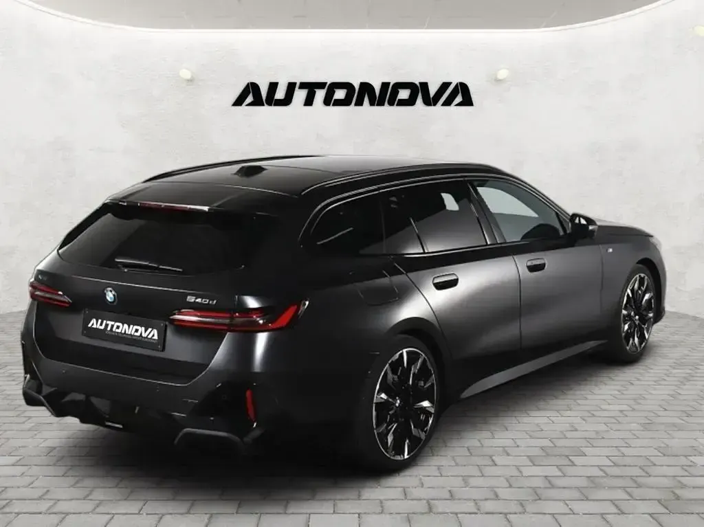 Gebraucht BMW 540 M Sport 303 PS (222 kW) 2025 Grau Kombi
