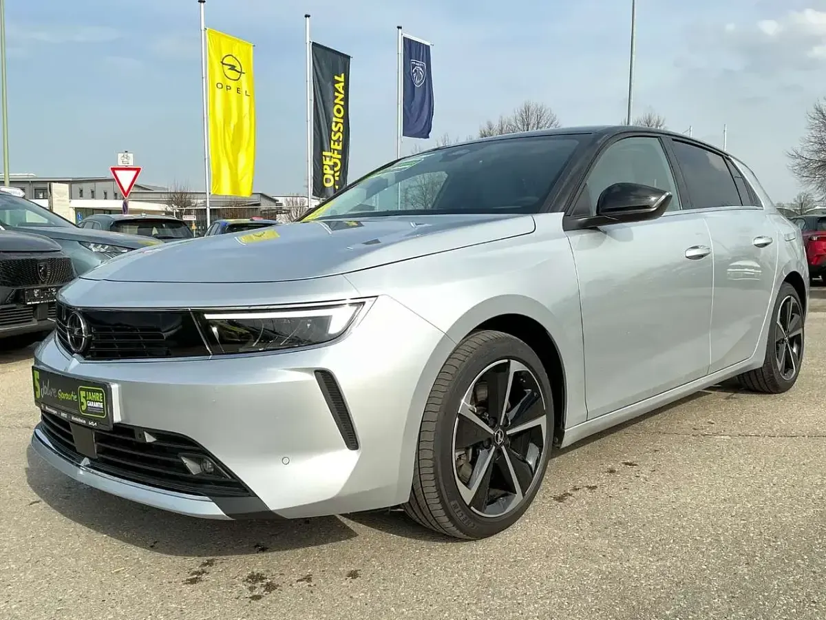 Gebraucht Opel Astra Elegance 181 PS (133 kW) 2022 Aluminium silb/kristall silb Limousine