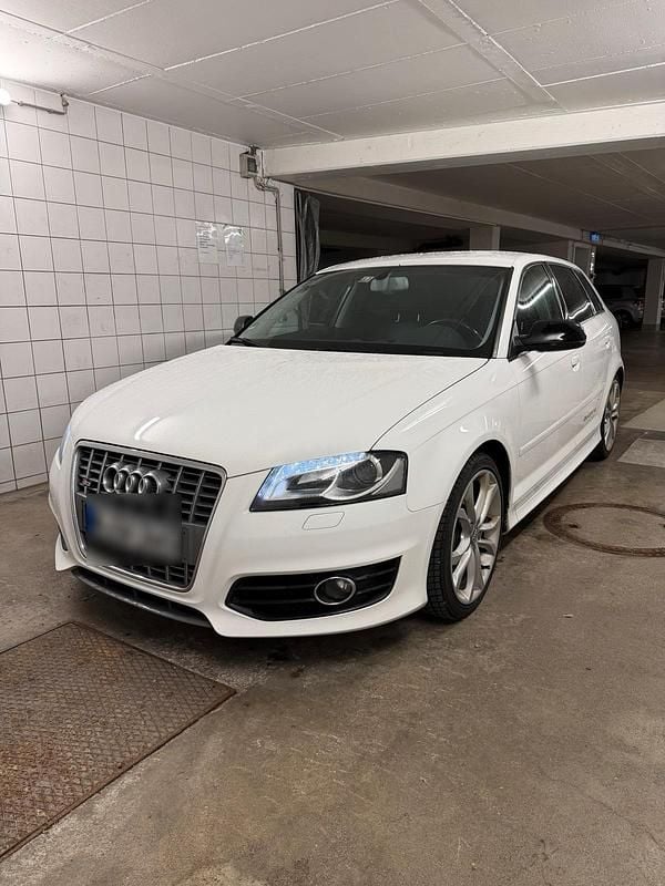 Weiß Gebraucht 2012 Audi S3 Limousine | 13.790 € (Fairer Preis) - Bild 1/4