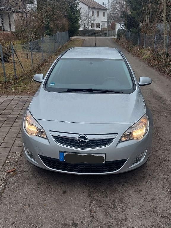 Grau Gebraucht 2011 Opel Astra Kombi | 2.350 € (Superpreis) - Bild 1/4