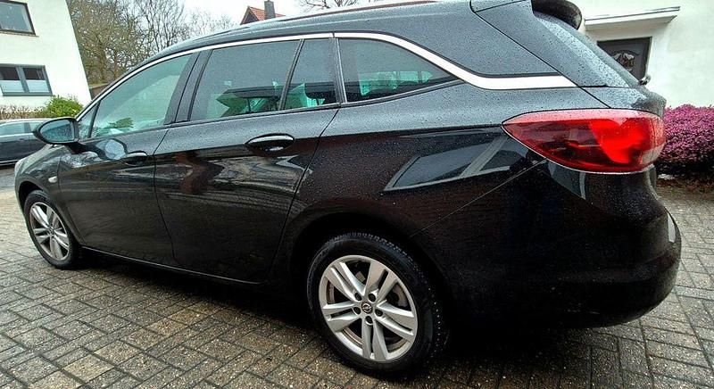 Gebraucht Opel Astra Dynamic 125 PS (91 kW) 2017 Schwarz Kombi