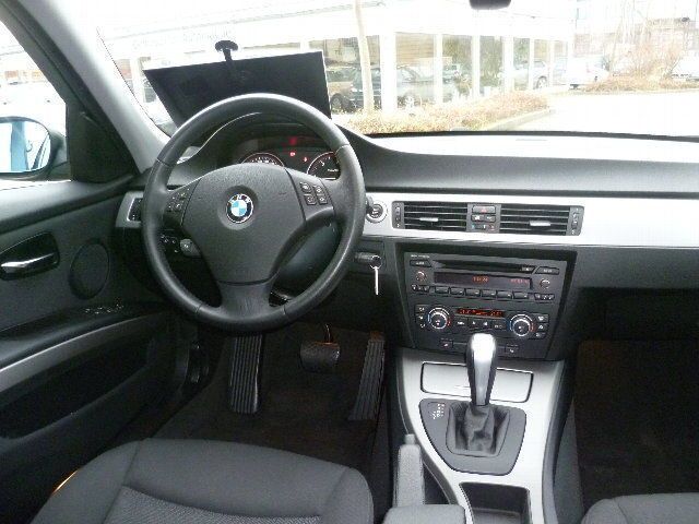 Gebraucht BMW 320 Advantage 177 PS (130 kW) 2008 Andere farbe metallic Kombi