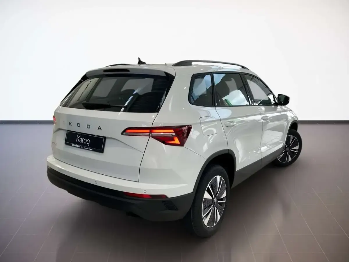 Neu Skoda Karoq Ambiente 150 PS (110 kW) 2026 Moonweiß perleffekt SUV