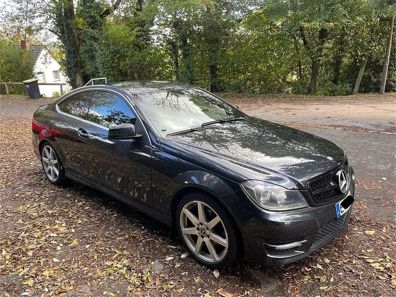 Schwarz Gebraucht 2012 Mercedes C180 AMG line Coupé | 10.499 € (Guter Preis) - Bild 1/4