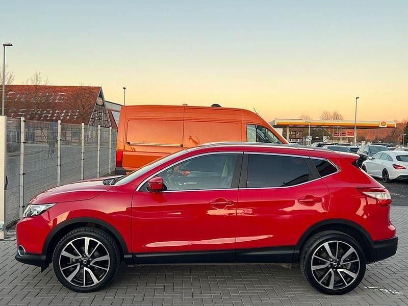 Gebraucht Nissan Qashqai 360º 163 PS (119 kW) 2016 Rot SUV