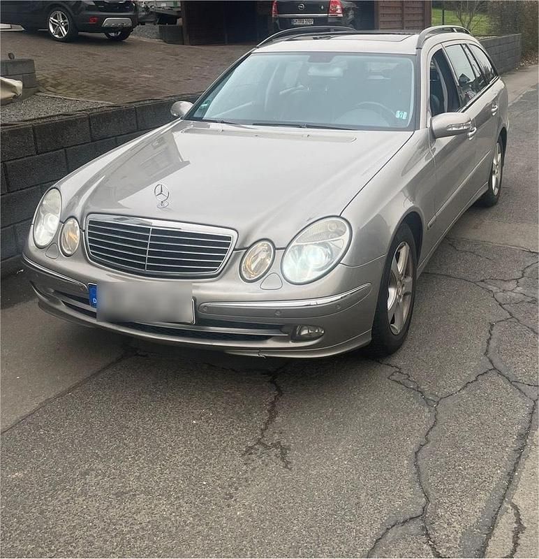 Beige Gebraucht 2005 Mercedes E220 Kombi | 5.400 € - Bild 1/4