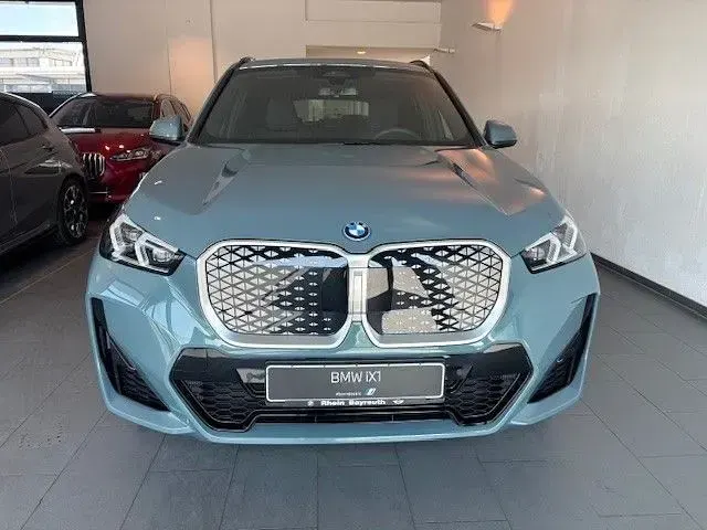 Neu BMW iX1 M Sport 225 kW (306 PS) 2026 Cape york grün metallic SUV