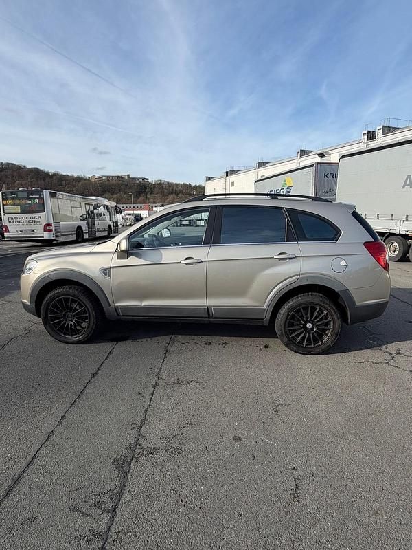 Gebraucht Chevrolet Captiva 136 PS (100 kW) 2010 Silber SUV