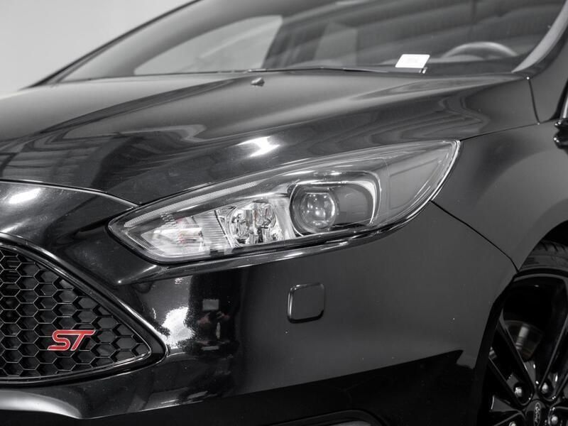 Gebraucht Ford Focus Sport 250 PS (183 kW) 2017 Iridium schwarz mica Limousine