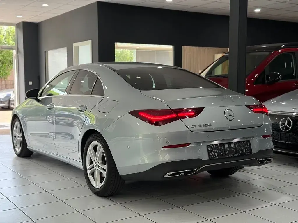 Gebraucht Mercedes CLA180 136 PS (100 kW) 2024 Hightechsilber metallic Coupé