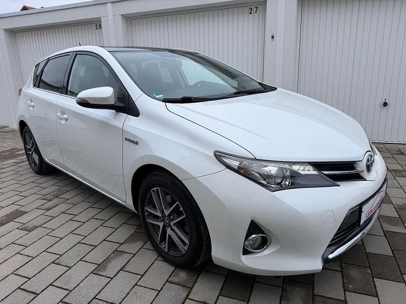 Gebraucht Toyota Auris Hybrid Edition 99 PS (72 kW) 2014 Weiß Limousine