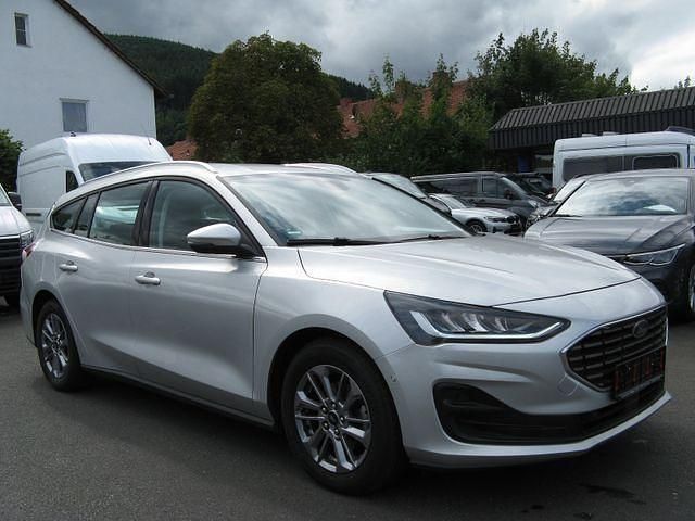 Używany Ford Focus Titanium 120 KM (88 kW) 2022 Srebrny Kombi