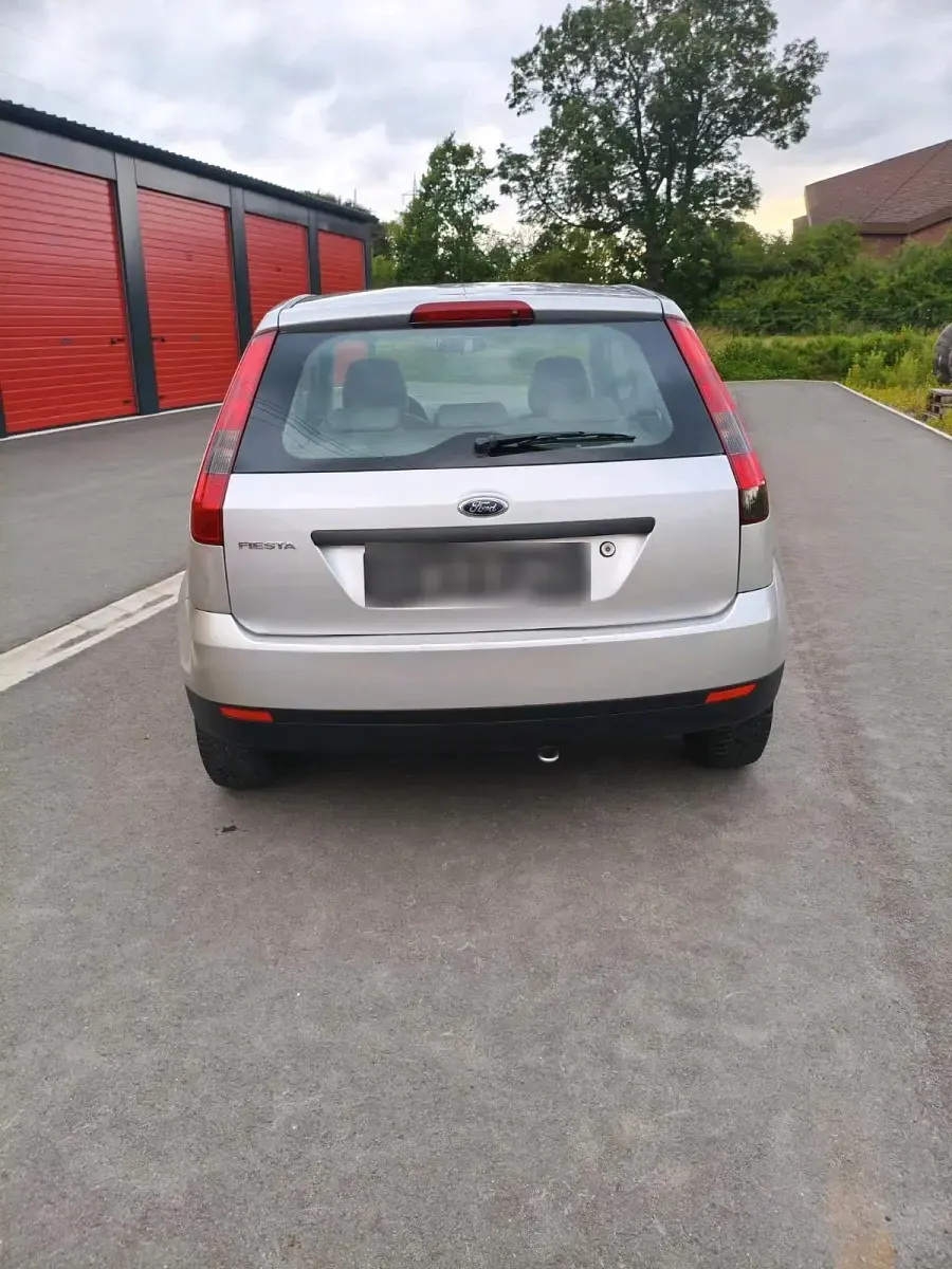 Gebraucht Ford Fiesta 59 PS (43 kW) 2002 Silber Kleinwagen