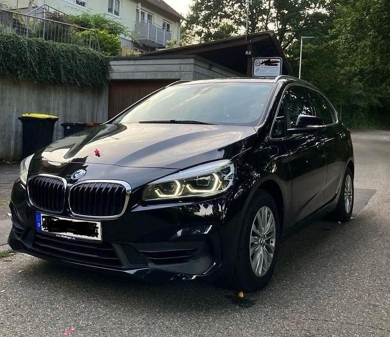Schwarz Gebraucht 2021 BMW 218 Active Tourer Van / Kleinbus | 17.300 € (Superpreis) - Bild 1/4