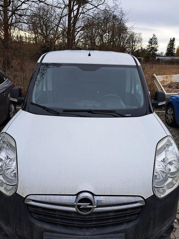 Weiß Gebraucht 2013 Opel Combo Van / Kleinbus | 3.900 € - Bild 1/4