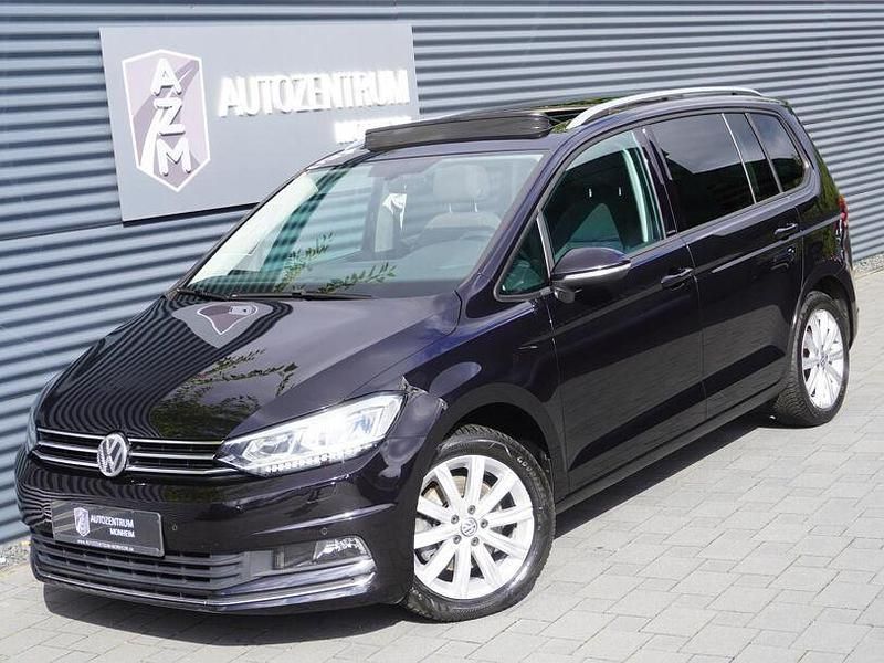 Gebraucht VW Touran 150 PS (110 kW) 2020 Deep black perleffekt metallic Van / Kleinbus