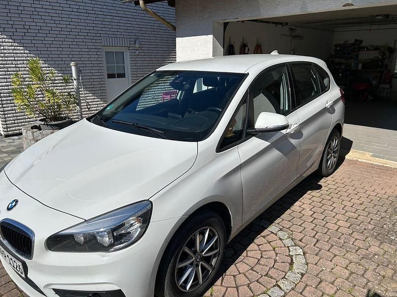 Używany BMW 218 Active Tourer 136 KM (100 kW) 2017 Biały Minivan