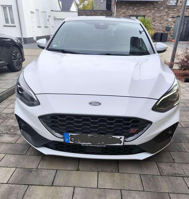 Gebraucht Ford Focus ST 280 PS (205 kW) 2021 Weiß Kleinwagen