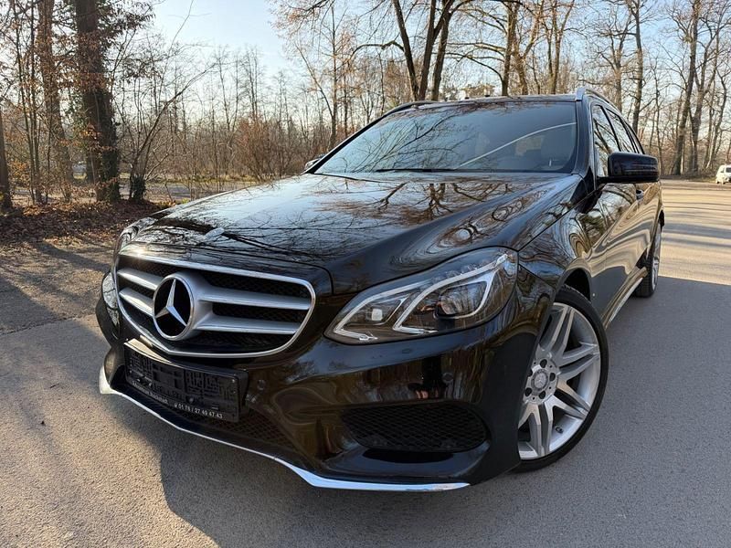 Schwarz Gebraucht 2014 Mercedes E250 AMG line Kombi | 20.490 € (Fairer Preis) - Bild 1/4