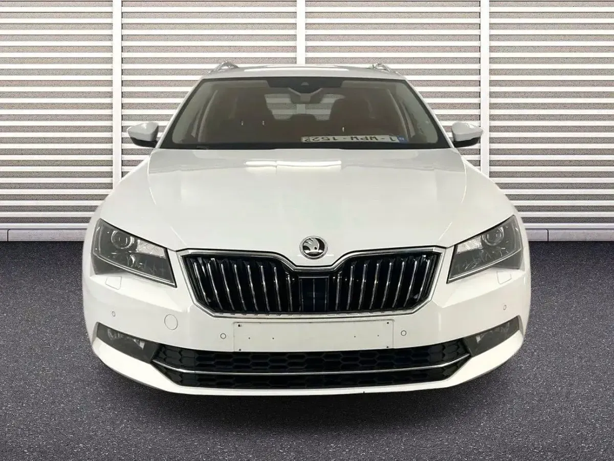 Gebraucht Skoda Superb Style 120 PS (88 kW) 2019 Weiß Kombi