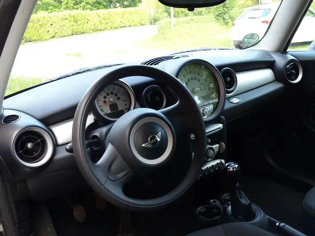 Gebraucht Mini ONE 95 PS (69 kW) 2009 Schwarz Kleinwagen