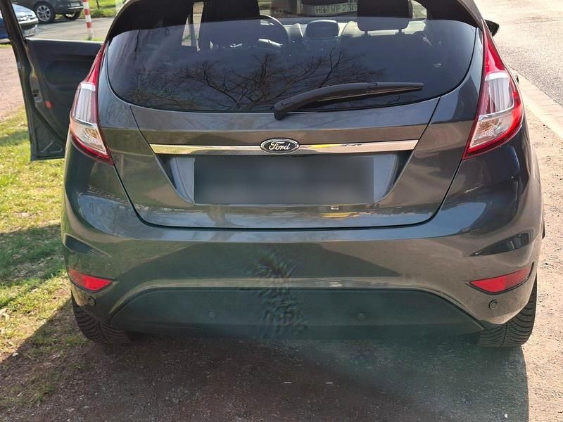 Gebraucht Ford Fiesta Titanium 101 PS (74 kW) 2017 Grau Kleinwagen