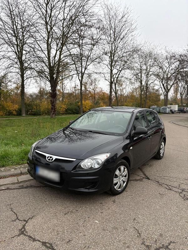 Schwarz Gebraucht 2010 Hyundai i30 Kleinwagen | 2.750 € (Fairer Preis) - Bild 1/4