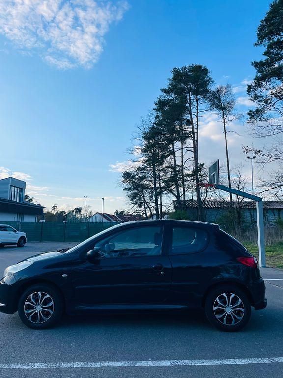 Gebraucht Peugeot 206 75 PS (55 kW) 2010 Schwarz Limousine