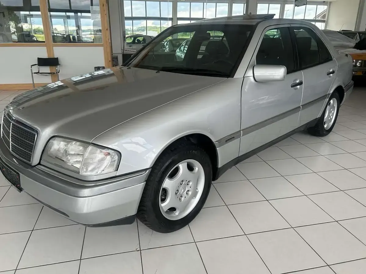 Gebraucht Mercedes C180 Elegance 122 PS (89 kW) 1996 Silber Limousine
