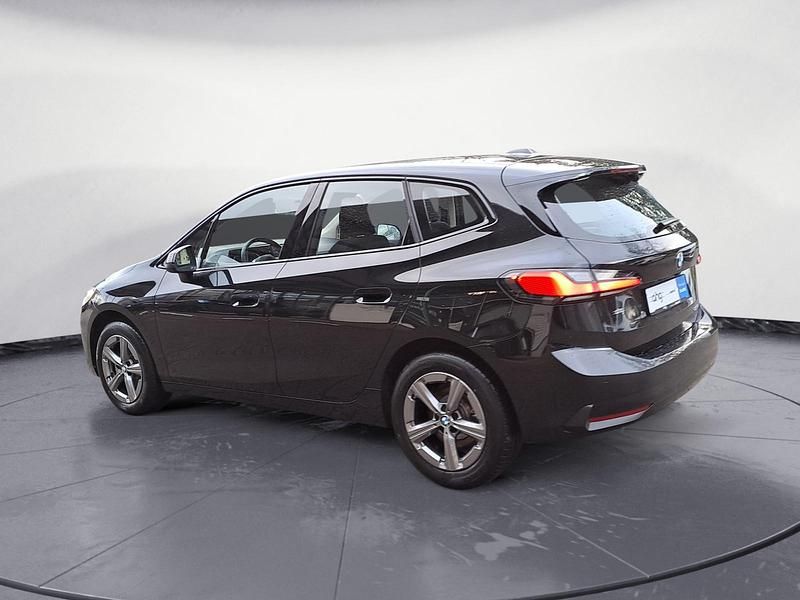 Gebraucht BMW 220 Active Tourer 156 PS (114 kW) 2025 Schwarz Van / Kleinbus