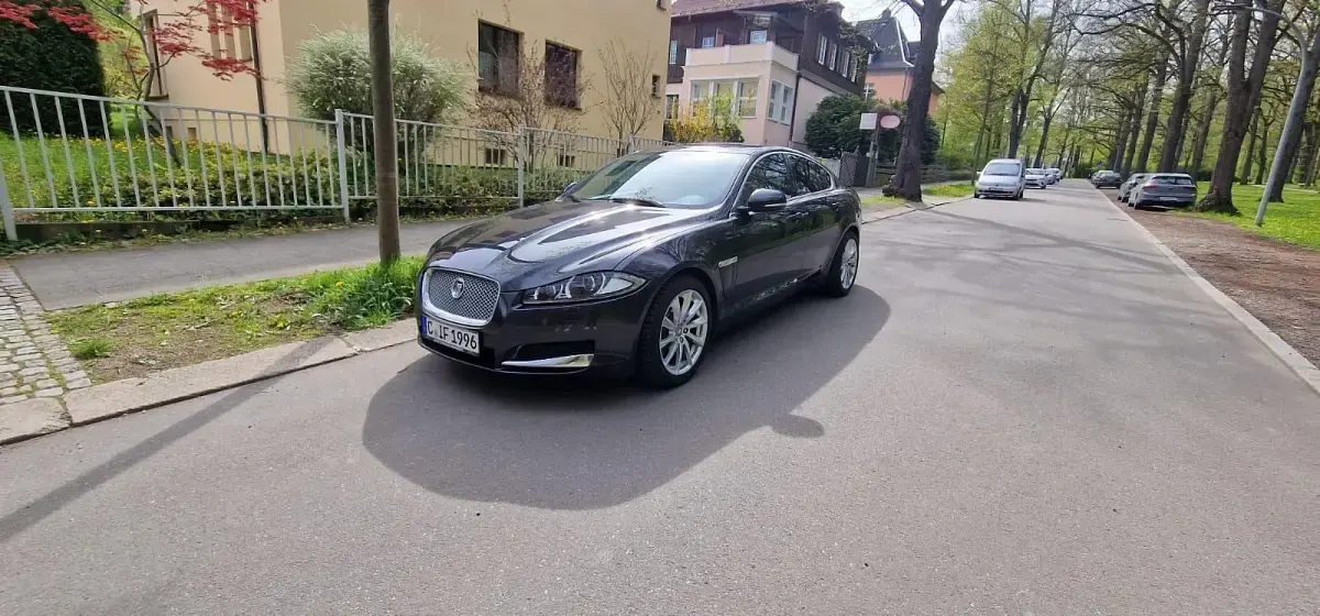 Usata Jaguar XF 190 CV (139 kW) 2012 Nero Berlina