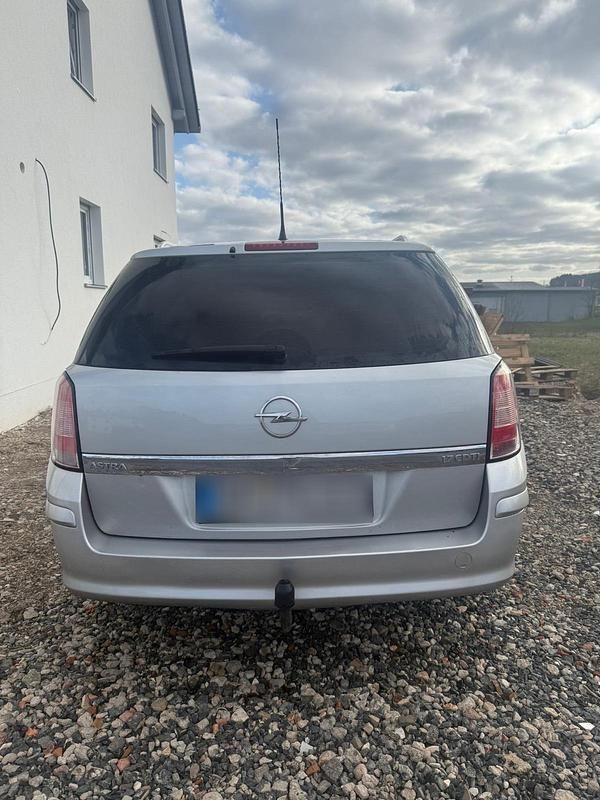 Gebraucht Opel Astra 110 PS (80 kW) 2010 Grau Kombi